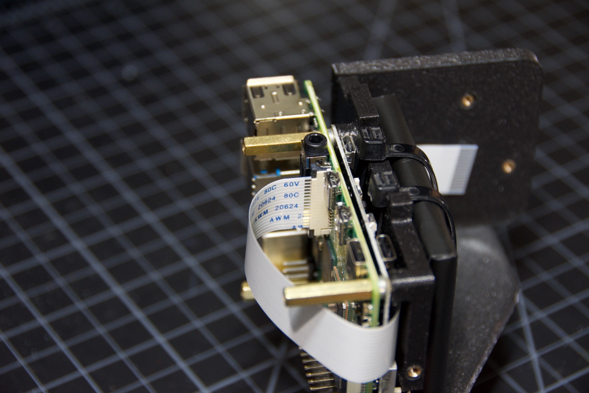 _images/assembly_insert_cable.jpeg
